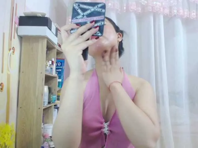 KateDivineUK – webcam model profile photo Image 14