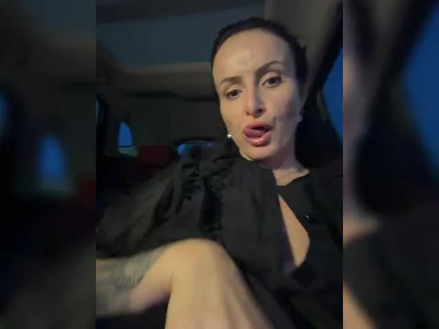 GoldenTeen20 – webcam model profile photo Image 14