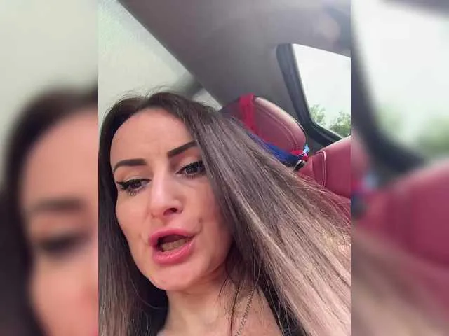 GoldenTeen20 – webcam model profile photo Image 2