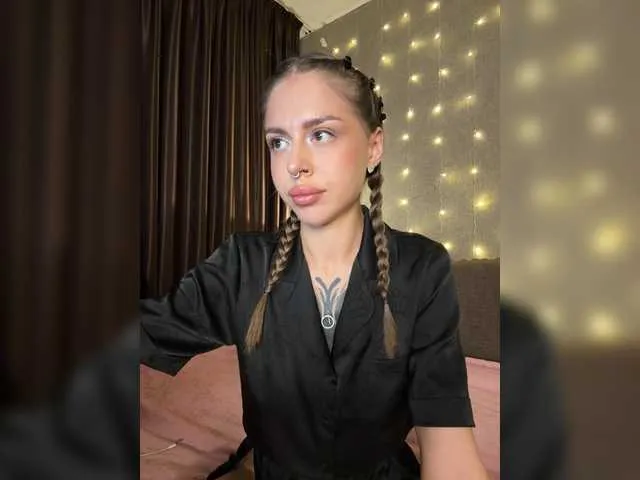 SelennaMoon – webcam model profile photo Image 16