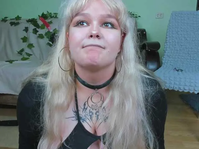 milli1983 – webcam model profile photo Image 10