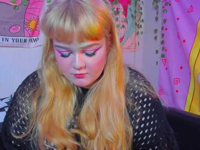 milli1983 – webcam model profile photo Image 2