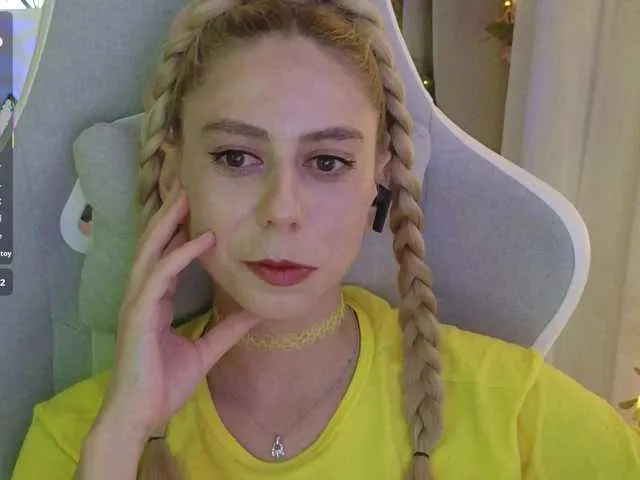 British_EmJess – webcam model profile photo Image 10