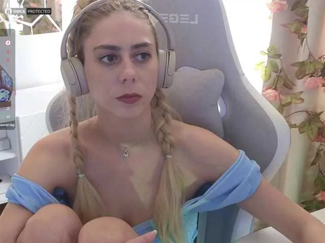 British_EmJess – webcam model profile photo Image 17