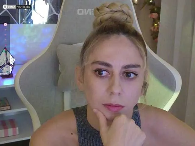 British_EmJess – webcam model profile photo Image 19