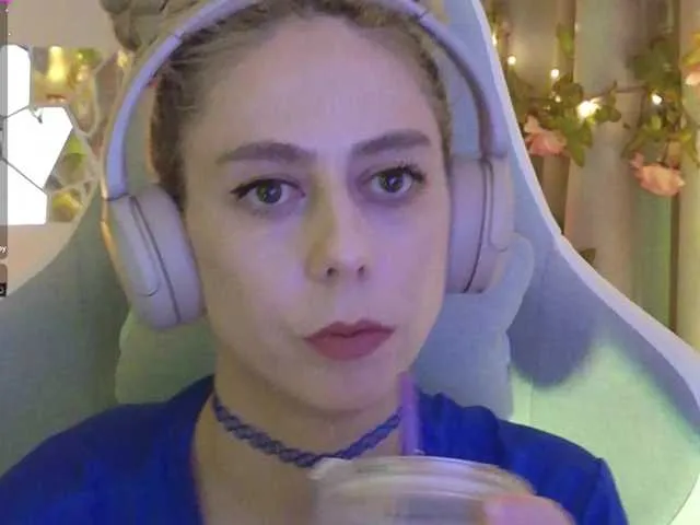 British_EmJess – webcam model profile photo Image 6