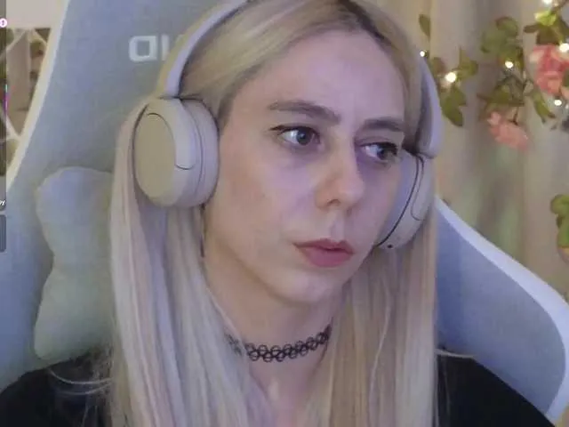 British_EmJess – webcam model profile photo Image 7