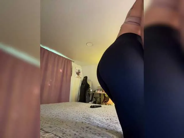 SelennaMoon – webcam model profile photo Image 2