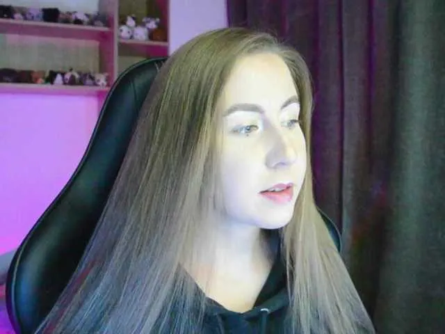 British_EmJess – webcam model profile photo Image 15