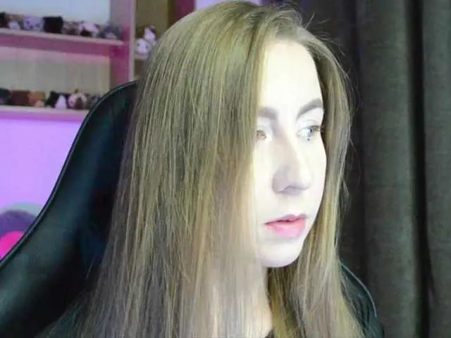 British_EmJess – webcam model profile photo Image 18