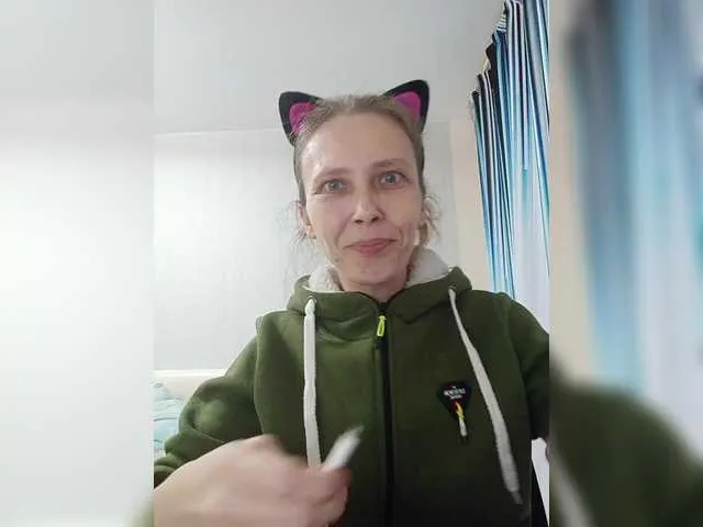 Haluley – webcam model profile photo Image 10