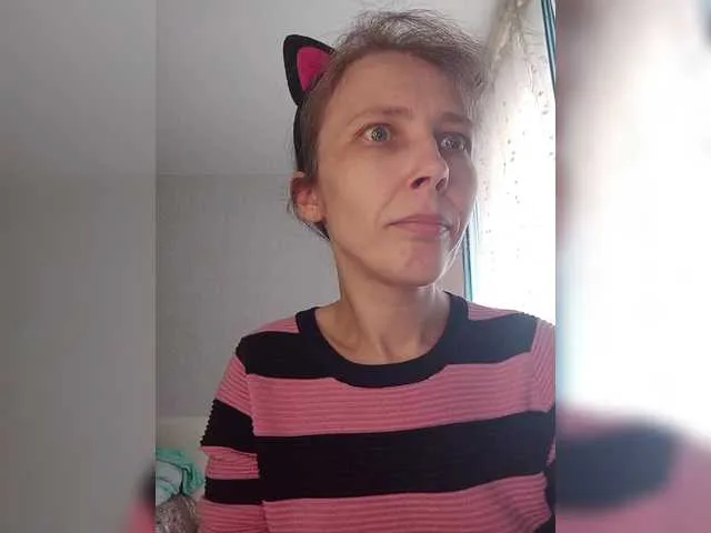 Haluley – webcam model profile photo Image 14