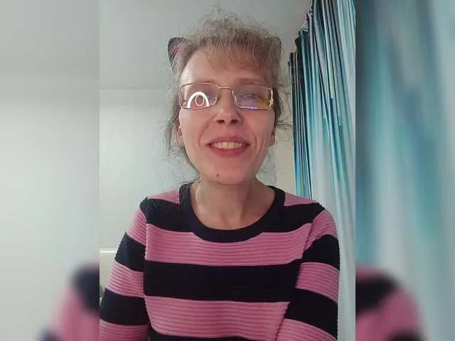 Haluley – webcam model profile photo Image 19