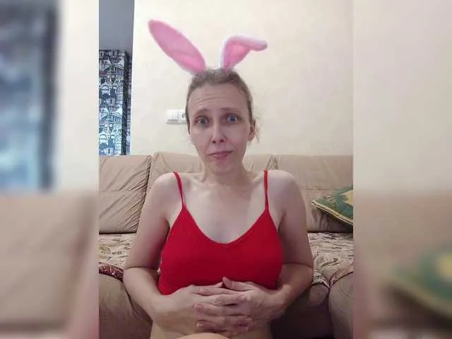 Haluley – webcam model profile photo Image 5