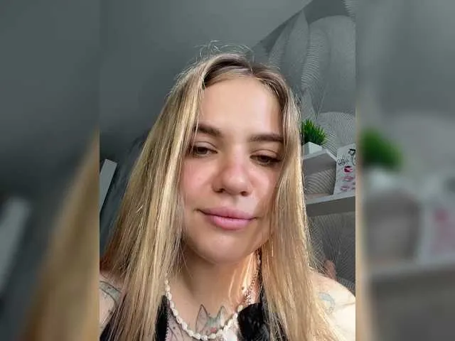 GreenEyesBlondeyUK – webcam model profile photo Image 15