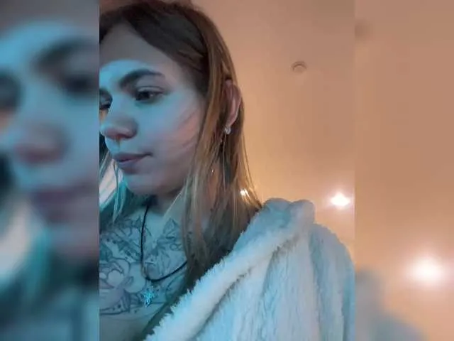 GreenEyesBlondeyUK – webcam model profile photo Image 5