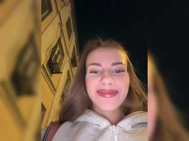 SweetieEva – webcam model profile photo Image 12