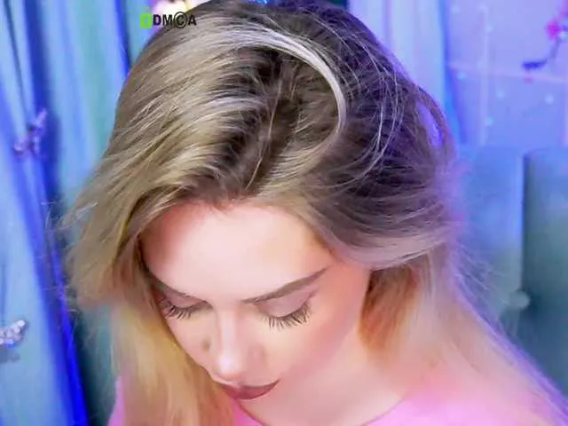 SusyBlair – webcam model profile photo Image 19