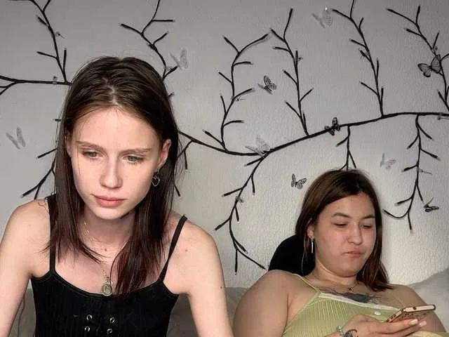 UKRaunchyRobyn – webcam model profile photo Image 14