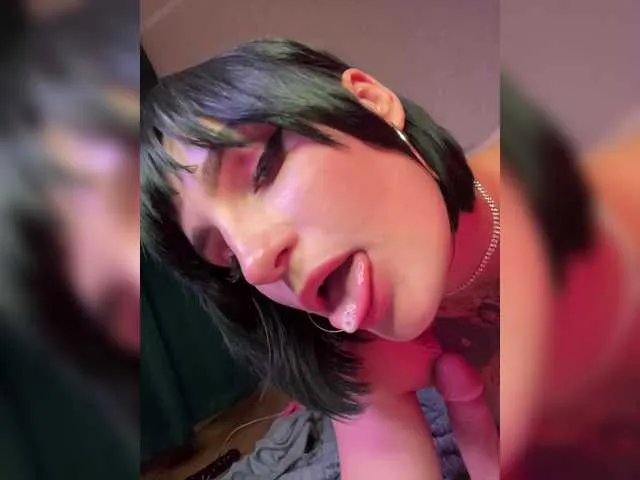 LoveCatsuit – webcam model profile photo Image 15