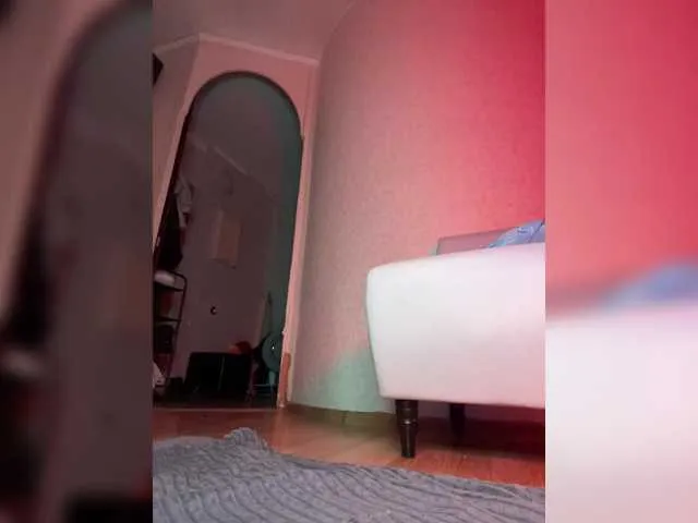 LoveCatsuit – webcam model profile photo Image 2