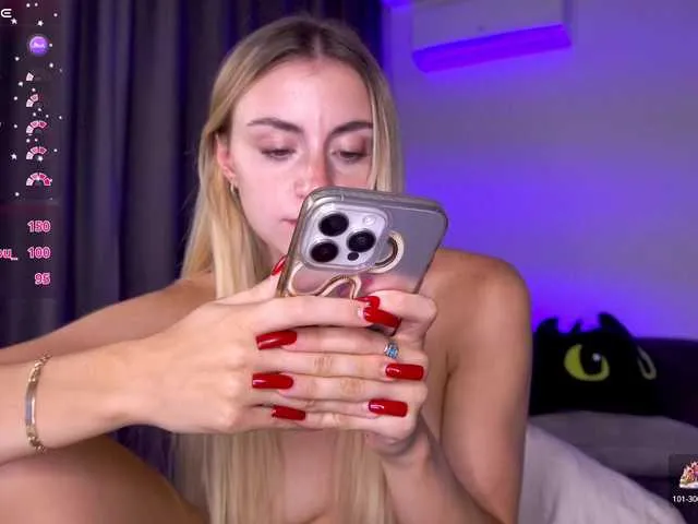 LoraDevine – webcam model profile photo Image 11