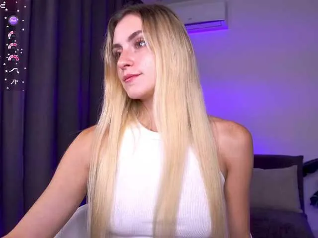 LoraDevine – webcam model profile photo Image 12