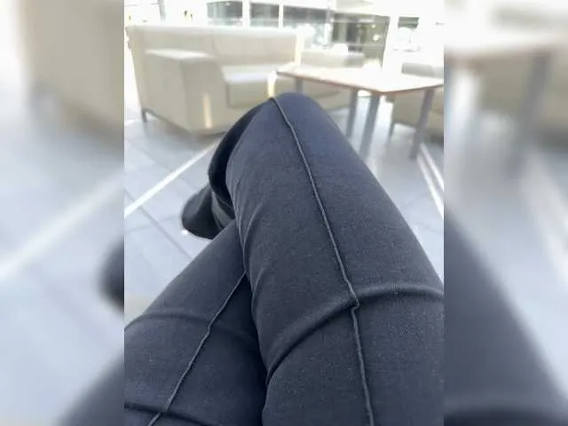 MILAax – webcam model profile photo Image 2