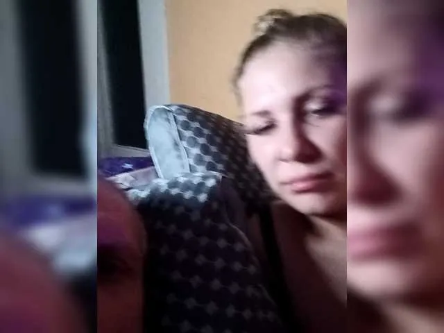 roouse – webcam model profile photo Image 8