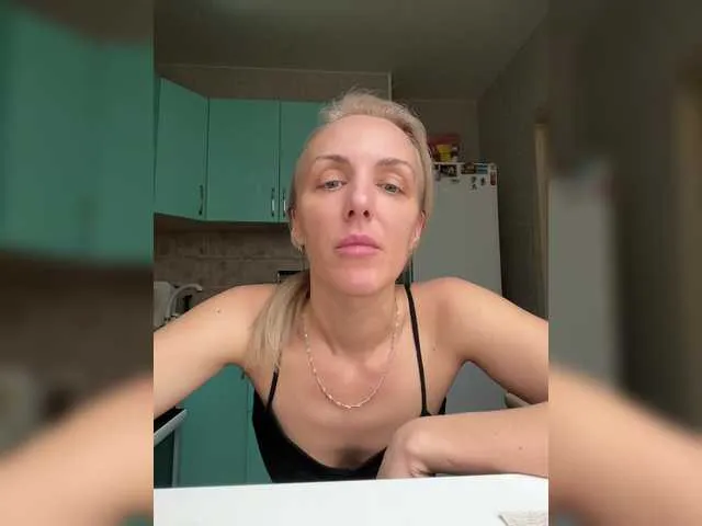 Alenaa – webcam model profile photo