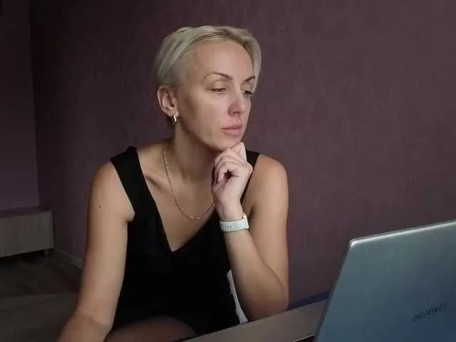 British_EmJess – webcam model profile photo Image 17