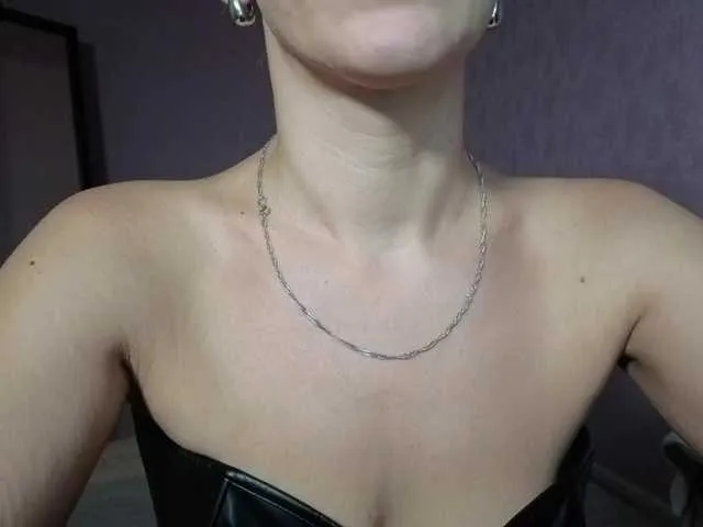 British_EmJess – webcam model profile photo Image 19