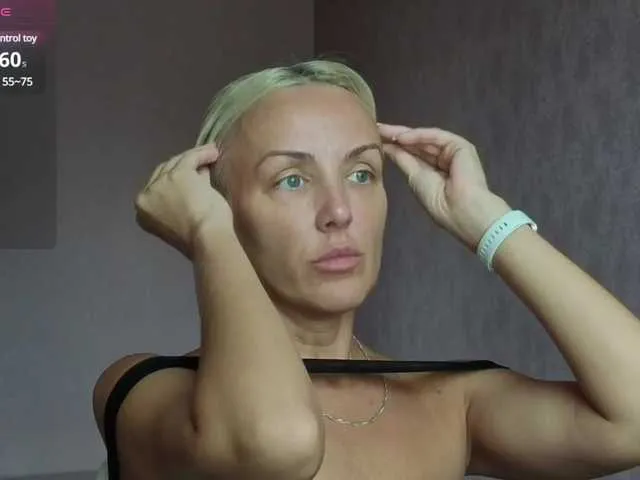 British_EmJess – webcam model profile photo Image 5