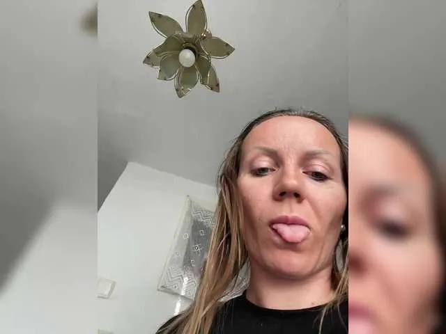 SusyBlair – webcam model profile photo Image 12