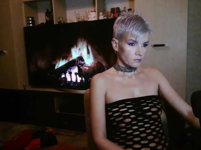 roouse – webcam model profile photo Image 5