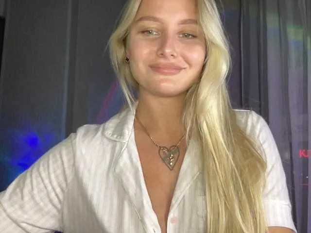 KateDivineUK – webcam model profile photo Image 3