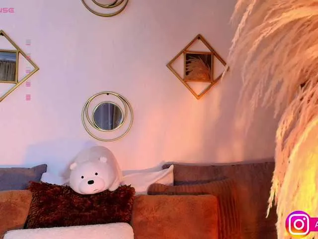 British_EmJess – webcam model profile photo Image 14