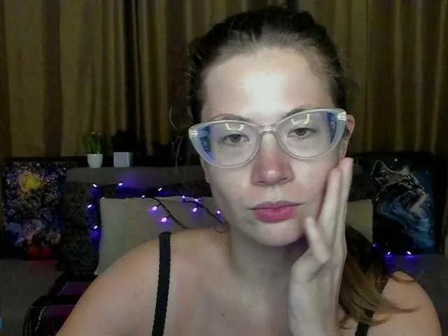 British_EmJess – webcam model profile photo Image 12