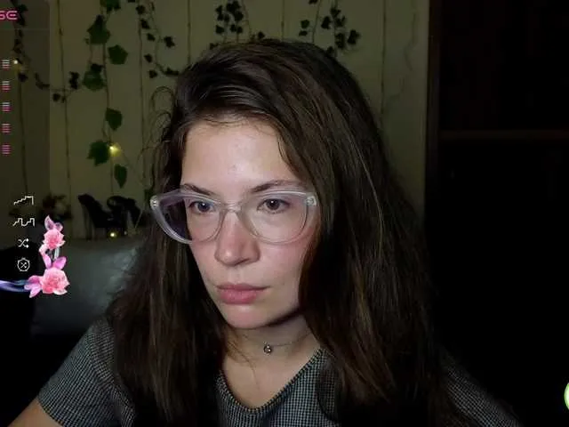 British_EmJess – webcam model profile photo Image 9