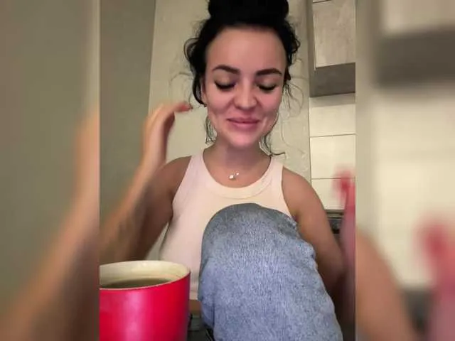 LoraDevine – webcam model profile photo Image 10