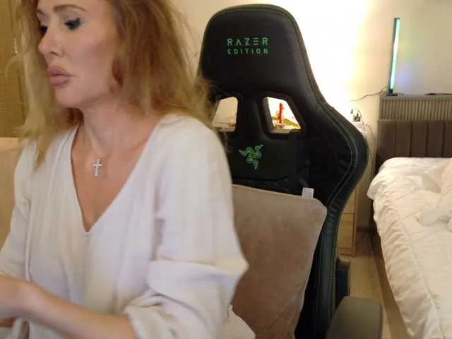 SelennaMoon – webcam model profile photo Image 16