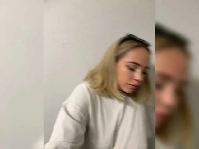 BlondeScarlettx – webcam model profile photo Image 18