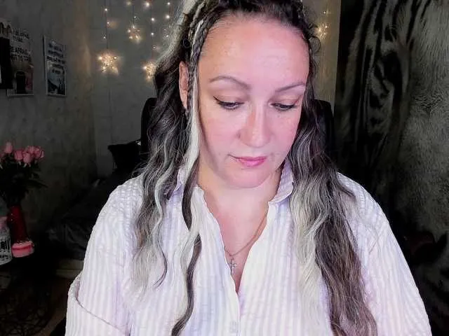 LoraDevine – webcam model profile photo Image 10