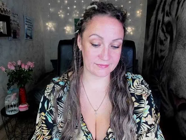 LoraDevine – webcam model profile photo Image 12