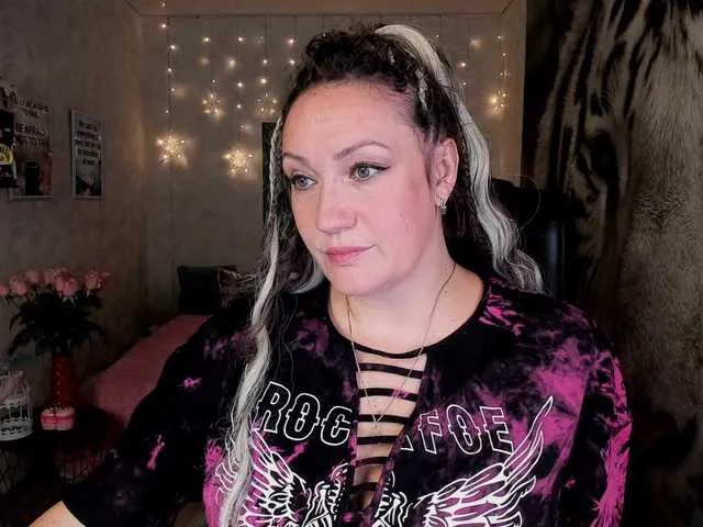 LoraDevine – webcam model profile photo Image 13