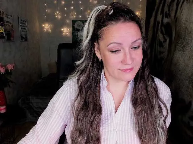 LoraDevine – webcam model profile photo Image 14