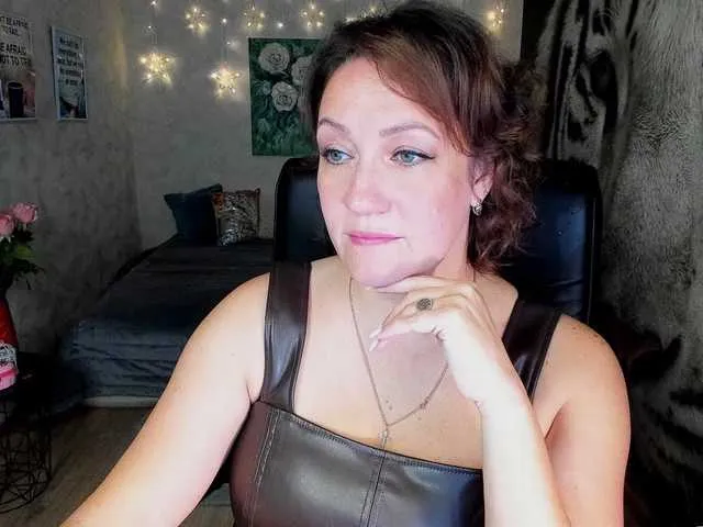 LoraDevine – webcam model profile photo Image 15