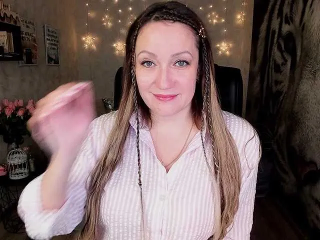 LoraDevine – webcam model profile photo Image 2