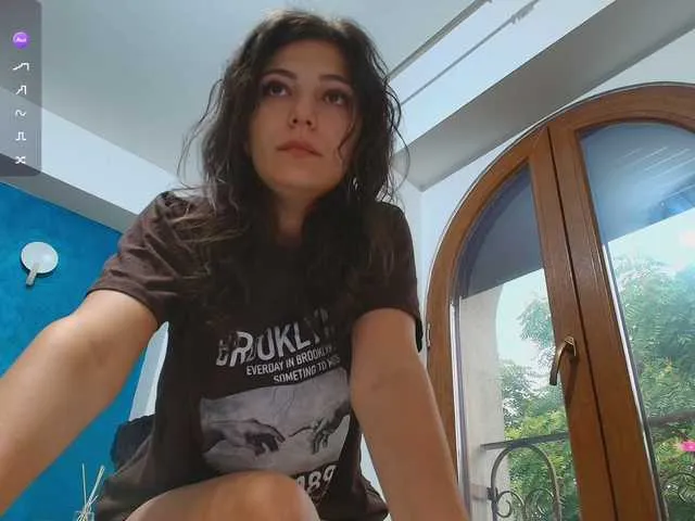 Irinchi – webcam model profile photo Image 5