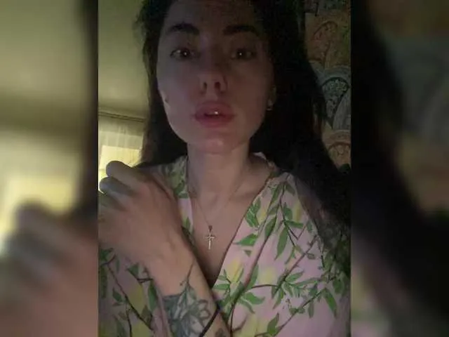 Haluley – webcam model profile photo Image 2